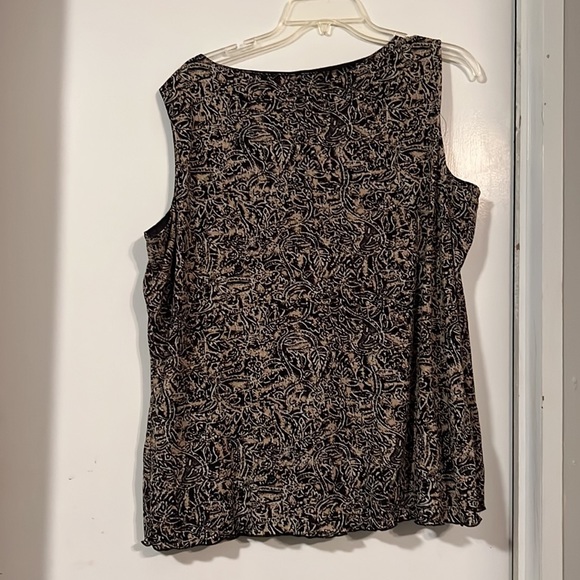 George sleeveless top for women with built in lining. Plus size 22W/24W - Picture 5 of 5